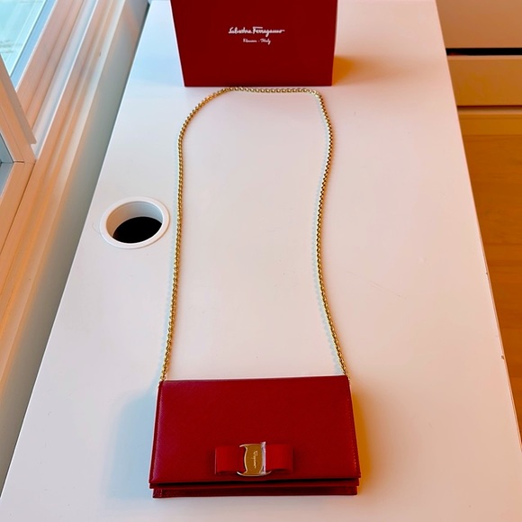 Salvatore Ferragamo Handbags - Salvatore Ferragamo Vera Bow crossbody/clutch w/detachable long gold chain